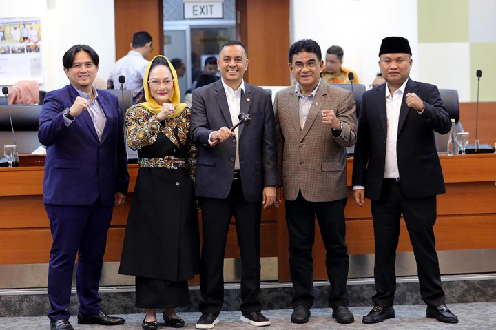 Lalu Komnas HAM, Lembaga Perlindungan Saksi dan Korban (LPSK), Badan Nasional Penanggulangan Terorisme (BNPT), Badan Pembinaan Ideologi Pancasila (BPIP), Sekretariat Jenderal DPD RI, Sekretariat Jenderal MPR RI, dan Kantor Staf Presiden (KSP).