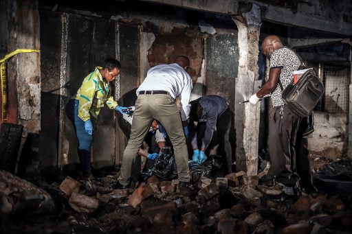  Setidaknya 11 orang tewas setelah sebuah truk bahan bakar meledak di jalan raya di Uganda, Selasa, 22 Oktober 2024. Dua anak termasuk di antara korban tewas.