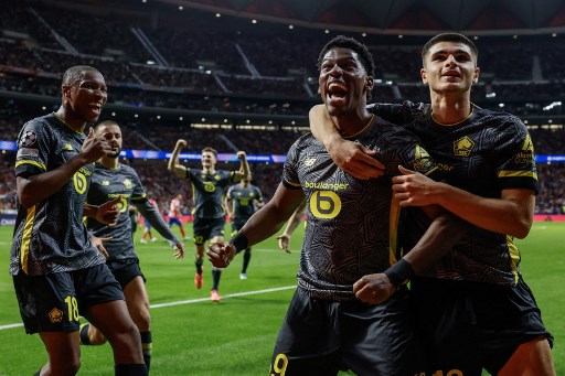 Atletico sempat unggul lewat gol Julian Alvarez di babak pertama, sebelum Lille membalikkan keadaan di babak kedua melalui dua gol Jonathan David dan satu gol dari Edon Zhegrova.