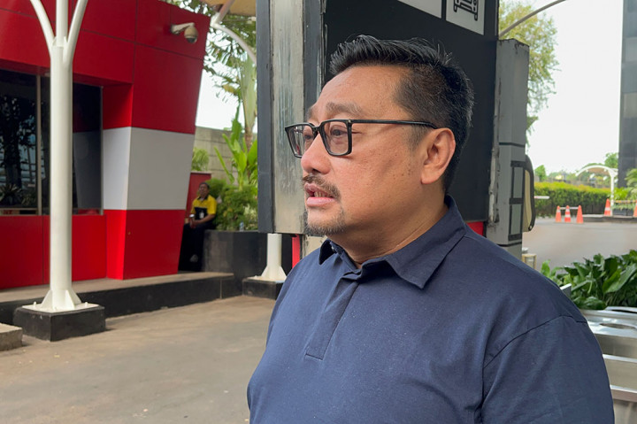 Menurut Rachlan, dia pernah satu perusahaan dengan Erwin. Namun, dia tidak mengetahui keseluruhan kelakuan bekas partnernya itu sampai bisa berurusan dengan KPK.