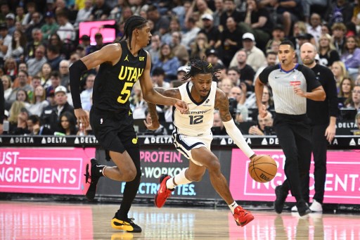 Morant mencetak 22 poin, 10 assist, dan lima rebound hanya dalam 28 menit, sehingga melanjutkan reputasinya sebagai salah satu point guard terbaik di NBA.