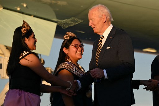 Presiden Amerika Serikat Joe Biden menyampaikan permintaan maaf presidensial yang bersejarah kepada penduduk asli Amerika atas peran pemerintah AS dalam mengelola sekolah asrama suku Indian pada 1819 hingga 1969.