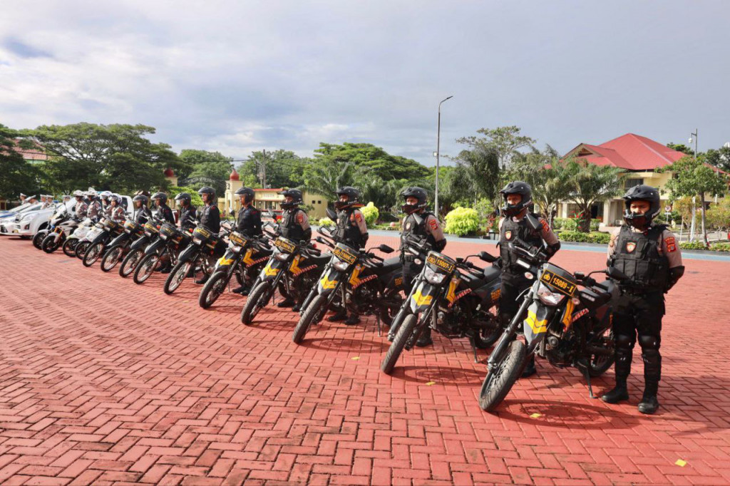 Kepolisian Daerah (Polda) Aceh telah mempersiapkan personel untuk pengamanan debat perdana pasangan calon gubernur (cagub) dan calon wakil gubernur (cawagub) Aceh. Debat ini akan diselenggarakan pada Jumat malam, 25 Oktober 2024, bertempat di Hotel Amel Convention Hall Blang Oi, Kota Banda Aceh, Aceh.