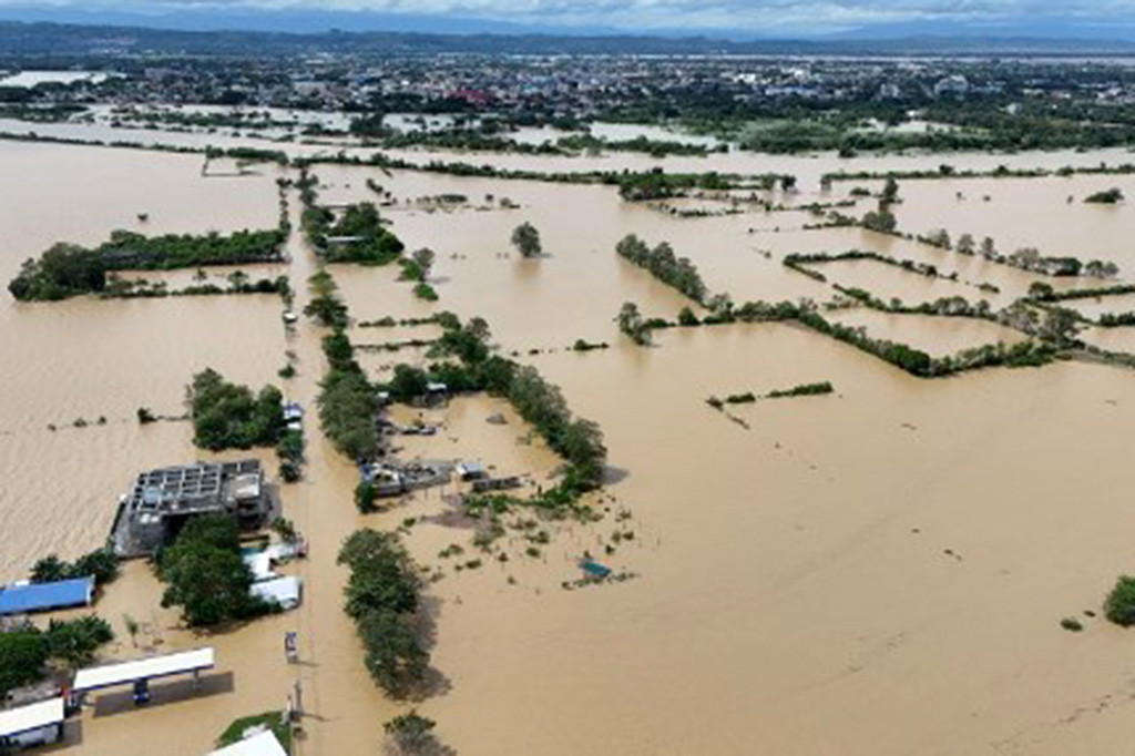 Presiden Filipina, Ferdinand Marcos Jr. telah memerintahkan angkatan bersenjata Filipina untuk memobilisasi sumber dayanya untuk membantu operasi penyelamatan.