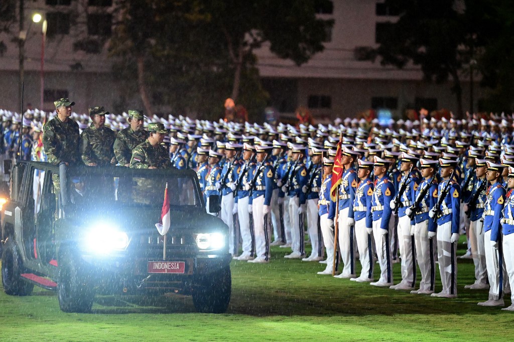 Kegiatan Parade Senja yang umum dihelat pada prosesi menaikan dan menurunkan Bendera Merah Putih di hari kemerdekaan itu, melibatkan sekitar 1.200 taruna dari Akmil Angkatan Darat, Angkatan Laut, Angkatan Udara, dan Polri.