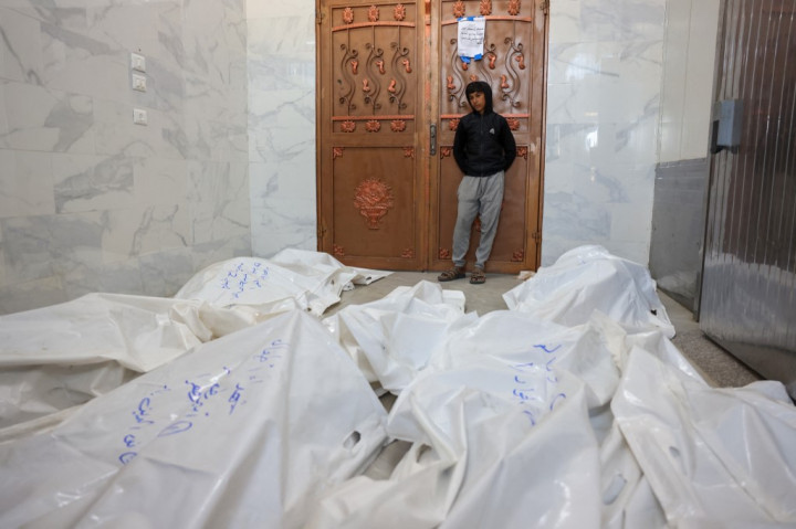 Direktur RS Kamal Adwan Dr Hussam Abu Safiya mengatakan kepada CNN bahwa dua pasien anak dalam ventilator meninggal setelah mesin itu terkena ledakan.