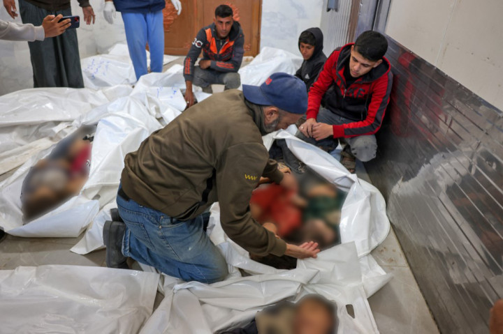 Pasukan Israel menyerbu Rumah Sakit Kamal Adwan di Gaza utara, menewaskan pasien anak dan melukai petugas medis, kantor berita WAFA melaporkan pada Jumat, 25 Oktober 2024.