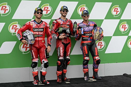 Sementara, rekan satu tim Bagnaia, Enea Bastianini mampu mengimbangi dengan menyelesaikan sesi di posisi kedua dengan selisih 0,232 detik. Sedangkan pemimpin klasemen Jorge Martin (Prima Pramac Racing) di posisi ketiga.