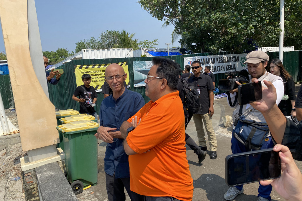 Calon Wakil Gubernur (Cawagub) Jakarta Rano Karno Berjanji akan melanjutkan pembangunan Masjid Apung dan Museum Rasulullah yang digagas Anies Baswedan saat menjabat sebagai Gubernur Jakarta. Hal ini disampaikan Rano saat meninjau lokasi pembangunan di wilayah Ancol.