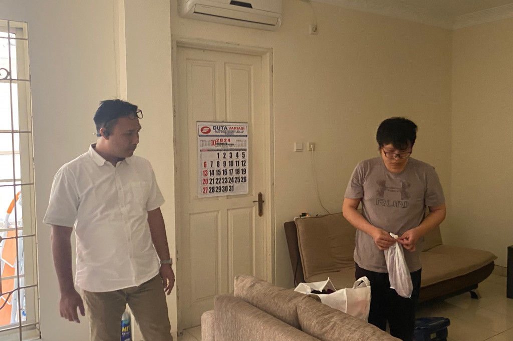 Harli mengatakan Ronald langsung digelandang ke Kejaksaan Tinggi Jawa Timur. Penangkapan Ronald disebut untuk menjalani hukuman atas vonis 5 tahun penjara oleh Mahkamah Agung.