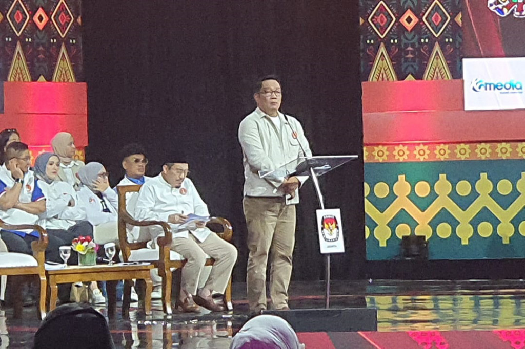 Selain itu, RK juga akan mengurangi beban administrasi guru. Nantinya guru akan fokus mengajar siswa-siswinya.  “Pada guru-guru kami akan kurangi bebannya menjadi lebih ramah mengurusi siswa ketimbang mengurusi hal-hal teknis lainnya. Guru fokus pada hal pendidikan,” tambahnya.