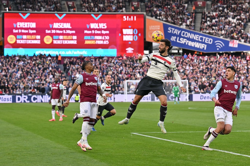 Manchester United menelan kekalahan keempat musim ini di ajang Liga Inggris setelah ditekuk West Ham dengan skor 1-2 pada pekan kesembilan di Stadion London, London, Minggu, 27 Oktober 2024 waktu setempat.