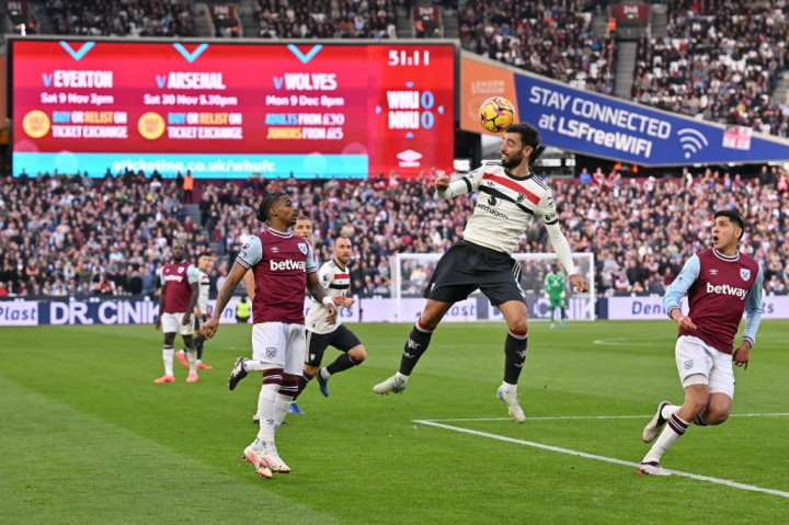 Manchester United menelan kekalahan keempat musim ini di ajang Liga Inggris setelah ditekuk West Ham dengan skor 1-2 pada pekan kesembilan di Stadion London, London, Minggu, 27 Oktober 2024 waktu setempat.