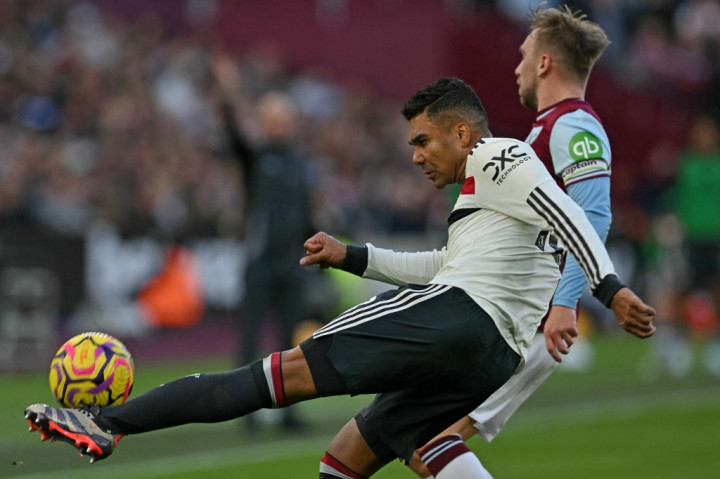 MU berupaya untuk menyamakan kedudukan dan membuahkan hasil pada menit ke-81 setelah umpan sundulan Joshua Zirkzee dapat dikonversikan menjadi gol oleh tandukkan Casemiro sehingga skor
kembali sama kuat 1-1.