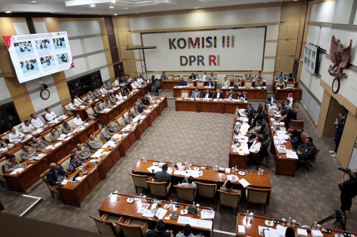 Dia menyebut ada pula sejumlah tokoh dan pemuka lainnya yang ikut menyaksikan RDP tersebut dari atas balkon ruangan dan siap memberikan keterangan terkait Rudy Soik, di antaranya pendeta dan suster kargo yaitu suster Laurentia dan pendeta Emmy Sahertian.