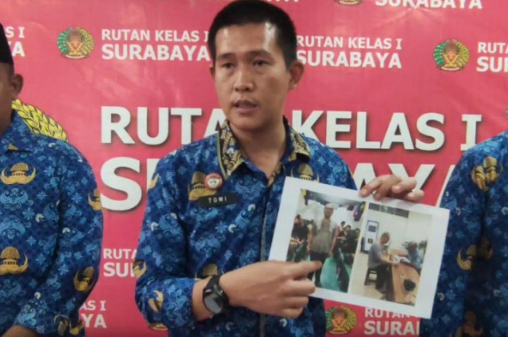 Pria penganiaya pacarnya Dini Sera Afrianti hingga tewas ini, hanya sementara menempati Rutan Medaeng. Dia belum dipindahkan ke lembaga pemasyarakatan, karena keterangannya masih dibutuhkan atas kasus lain, yaitu suap ke majelis hakim yang memvonis bebas dirinya.