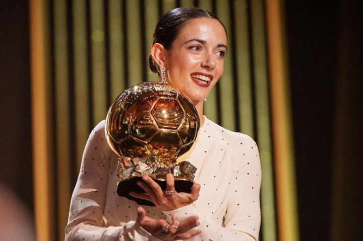 Bonmati memenangi empat trofi di level klub musim lalu saat Barcelona mengamankan empat gelar bersejarah yaitu Liga F, Liga Champions, Supercopa, dan Copa de la Reina. Dia mencetak rekor terbaik dalam karirnya, yaitu mencetak 19 gol di empat kompetisi. 