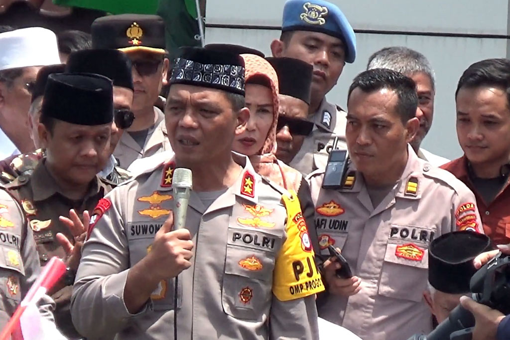 Menanggapi tuntutan tersebut, Kapolda DIY Irjen Suwondo Nainggolan menegaskan bahwa polisi telah bertindak cepat dan pada Senin, 28 Oktober sekitar pukul 23.00, polisi telah meringkus tujuh orang yang terlibat dalam aksi penusukan terhadap santri.