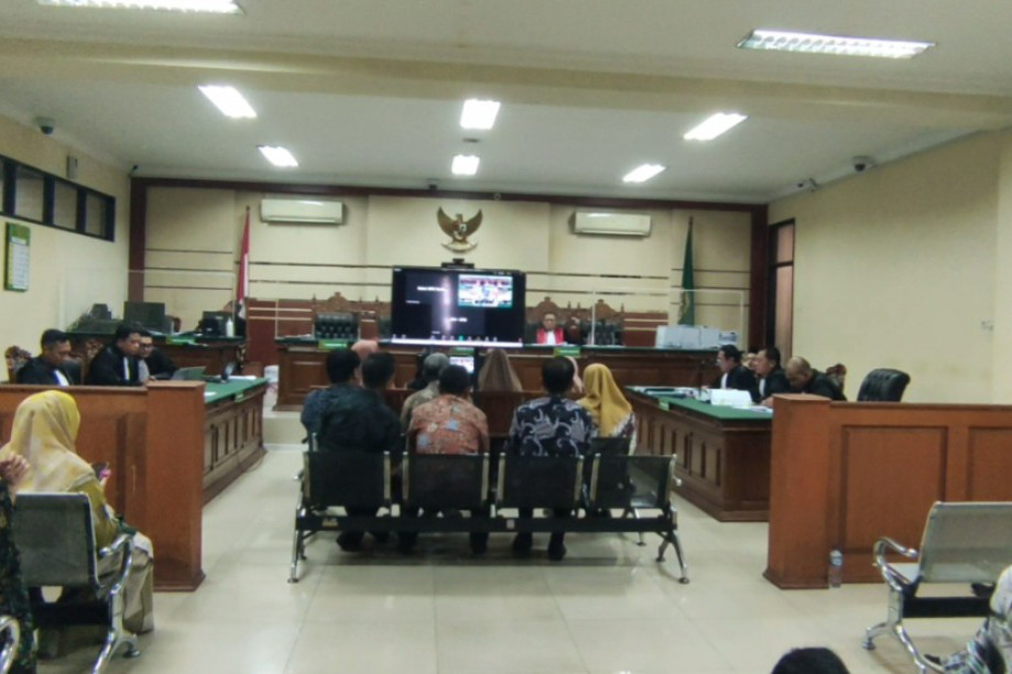 Sidang kasus dugaan korupsi potongan dana insentif pegawai Badan Pelayanan Pajak Daerah (BPPD) Sidoarjo, kembali digelar di Pengadilan Tipikor Surabaya, Selasa, 29 Oktober 2024. Sidang dengan terdakwa mantan Bupati Sidoarjo Ahmad Muhdlor itu, menghadirkan sepuluh orang saksi.