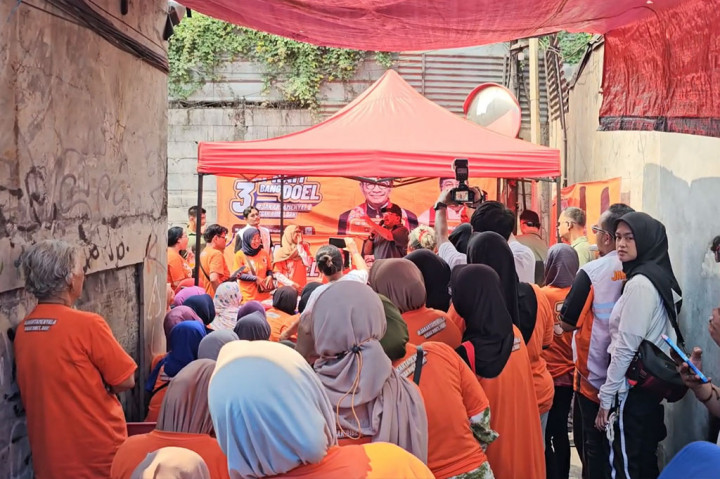 Menurutnya, sejumlah masalah dan keluhan warga Jakarta dari kampung ke kampung usai belanja masalah bersama cagub Pramono Anung di Jakrta. Karena itu, menurut dia, program pemasangan CCTV di seluruh RT/RW di Jakarta menjadi penting untuk kenyamanan serta keamanan masyarakat.