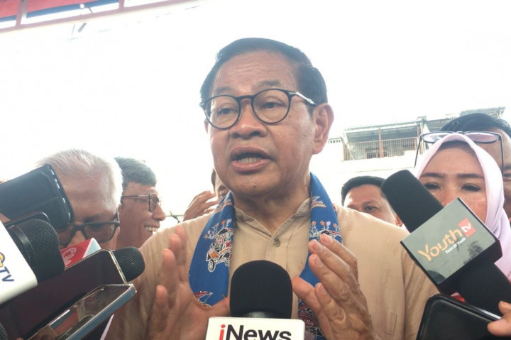 Pria asal kediri itu mengatakan bahwa selama ini Ia menganut politik riang gembira. Sehingga dirinya hanya akan fokus kepada hal-hal yang Ia lakukan.