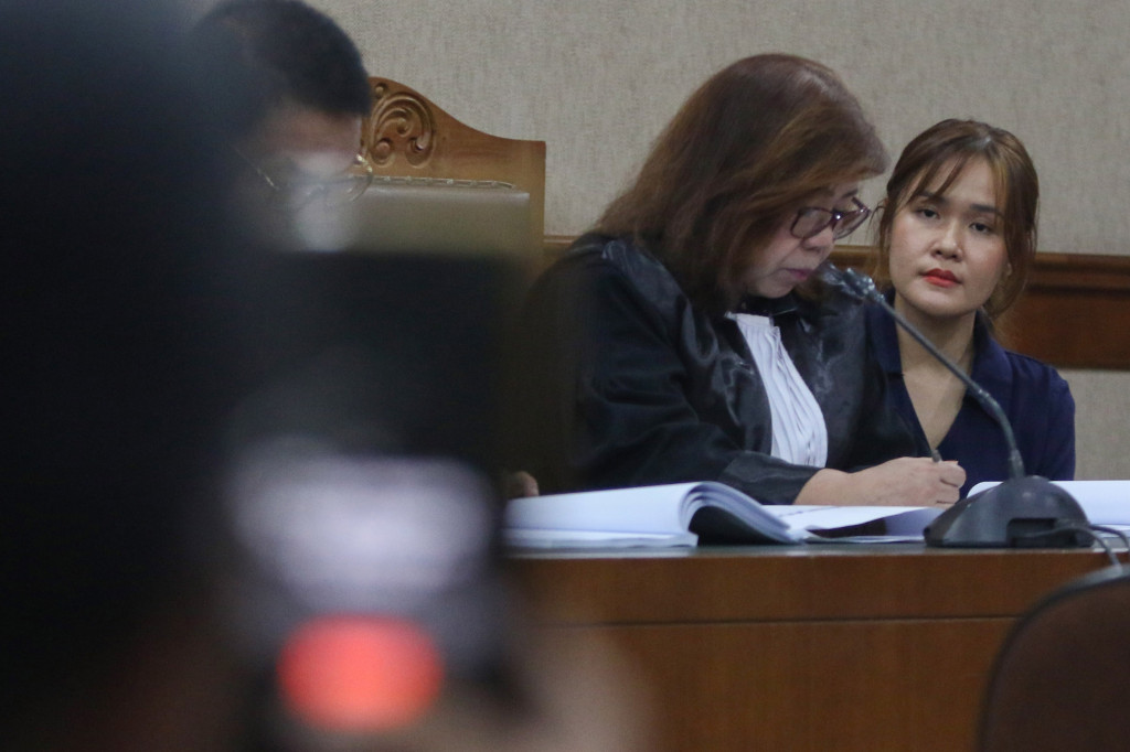 Dala persidangan, Helmi mengaku menonton tayangan CCTV tempat pembunuhan Mirna di media sosial. Itu, kata dia, diyakini bakal dijadikan alasan kubu Jessica mengajukan PK.