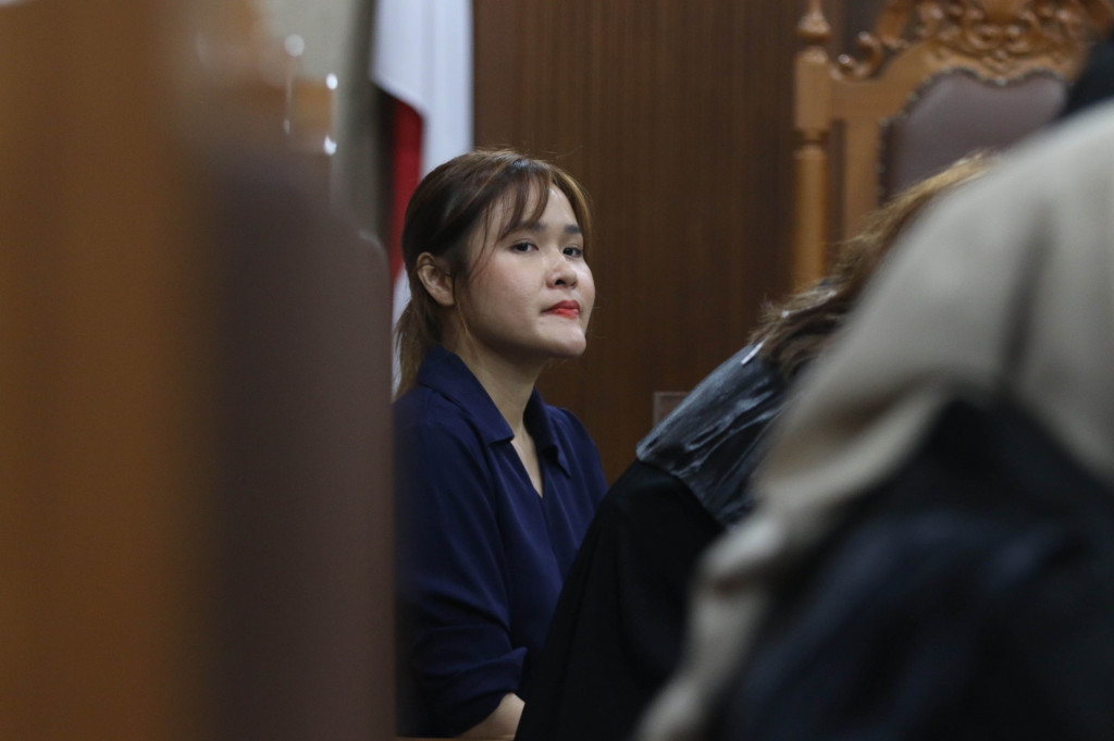 Pengadilan Negeri Jakarta Pusat menggelar sidang perdana terkait peninjauan kembali (PK) kasus pembunuhan Wayan Mirna Salihin yang diajukan oleh Jessica Wongso. Kubu terpidana itu mengajukan kamera pengintai atau CCTV dari penemu Helmi Bostam.