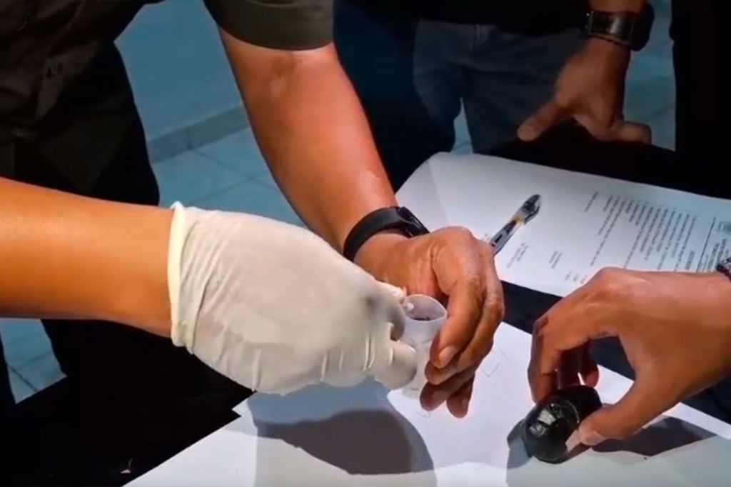 Penyelundupan tersebut digagalkan berawal saat petugas melakukan pengecekan terhadap barang bawaan penumpang asal Malaysia yang baru tiba di Pelabuhan Internasional Ferry Penumpang Tanjung Balai Karimun.