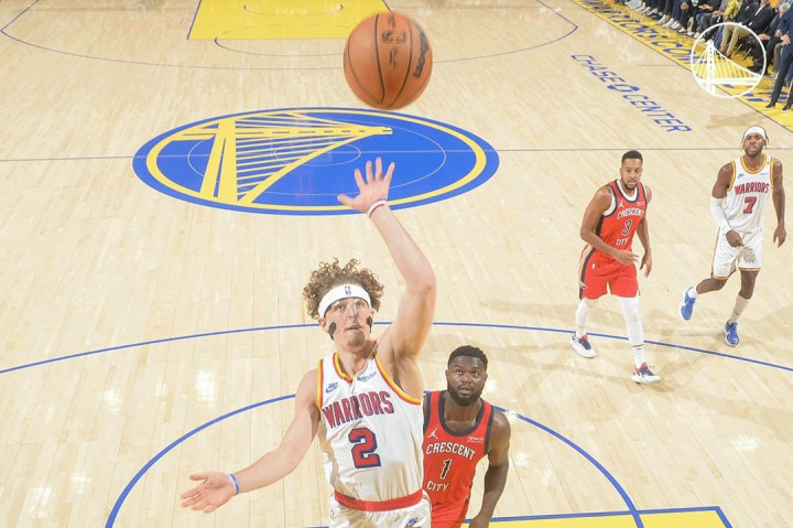 Golden State Warriors berhasil bangkit dari ketertinggalan 20 poin di awal pertandingan dan mengalahkan New Orleans Pelicans dengan skor akhir 124-106 dalam laga NBA yang digelar di Chase Center, San Francisco, California, Rabu, 30 Oktober 2024 WIB.