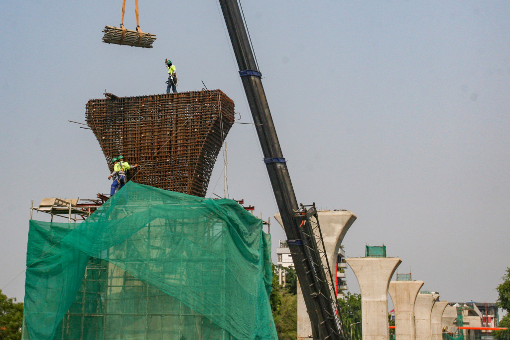 PT Jakarta Propertindo (Jakpro) menyebut progres pembangunan light rail transit (LRT) Jakarta fase 1B jalur Velodrome (Jakarta Timur)-Manggarai (Jakarta Selatan) telah mencapai 33,45 persen.