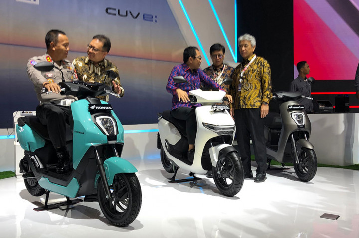 Terdapat 17 merek sepeda motor jenis Internal Combustion Engine (ICE) seperti Honda, Kawasaki, Suzuki, TVS, Yamaha, Harley-Davidson, Royal Alloy, Royal Enfield, hingga Scomadi. Sementara itu, deretan sepeda motor jenis EV (Electric Vehicle) juga tak mau kalah. Ada Alva, Electrum, HORWIN INC, ION Mobility, Polytron, VMove, Volta, dan ZPT.