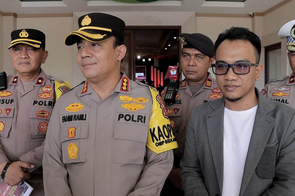 Pengamanan melibatkan personel di berbagai lokasi, termasuk di dalam gedung, jalur akses, dan area parkir. Polresta Banda Aceh berkolaborasi dengan KIP dan Panwaslih untuk memastikan suasana debat tetap kondusif di dalam gedung.