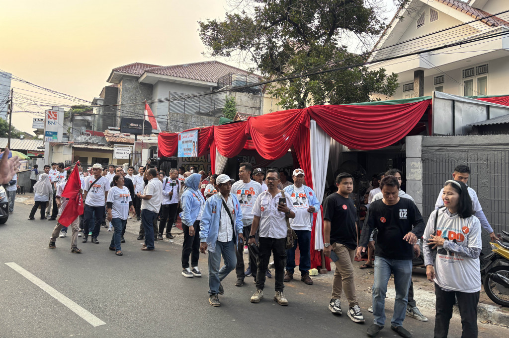 “Hari ini sedikit istimewa karena ini adalah bukti bahwa Pak Jokowi mendukung pasangan Ridho dengan tegas,” ujar RK di Jakarta, Rabu 30 Oktober 2024.