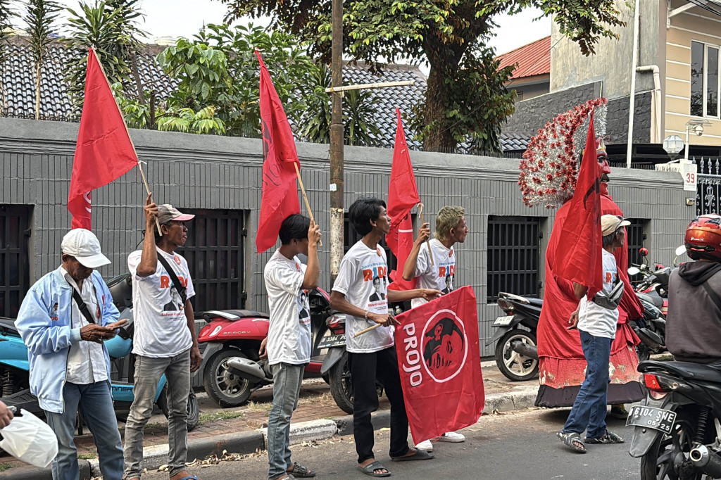 Menurut RK, ini jadi momen penegasan dukungan yang diberikan Presiden Ketujuh RI, Joko Widodo (Jokowi). Sehingga, ia juga menghormati dukungan yang diberikan kepadanya tersebut.