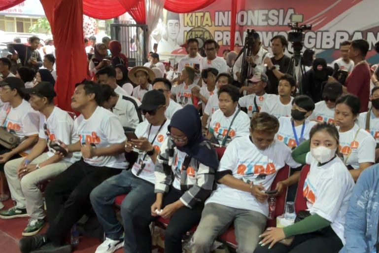 RK mengatakan, bukti dari dukungan itu ialah dengan adanya perizinan untuk mengadakan deklarasi secara terbuka. Menurutnya, tanpa perizinan, organisasi tersebut tidak mungkin memberikan dukungan secara blak-blakan.