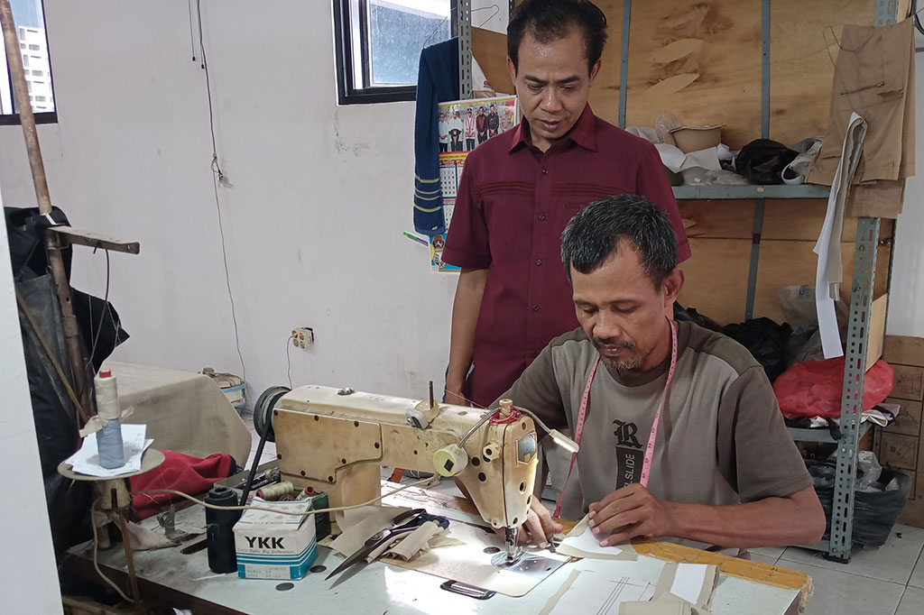 Pak Bun juga tidak menyangka bahwa dirinya kini masih menjadi kepercayaan orang nomor satu di negeri ini terkait masalah menjahit baju.