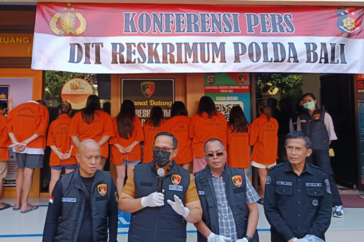 Bedasarkan keterangan Jansen, penggerebekan dilakukan atas laporan informasi dari masyarakat, kemudian langsung ditindaklanjuti oleh subdit IV PPA Ditreskrimum Polda Bali. 