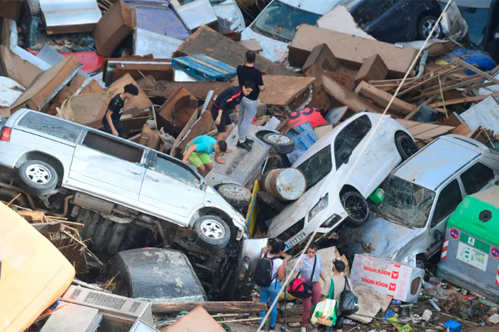 Jakarta: Bencana banjir bandang yang dipicu badai dahsyat di wilayah Valencia menewaskan sedikitnya 95 orang. Ini merupakan bencana alam terburuk abad ini yang melanda negara Eropa itu, yang hanya sebanding dengan dua badai lainnya pada 1980-an.