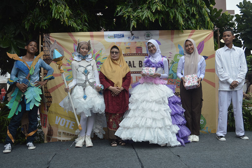 Di akhir acara juga diumumkan para pemenang dari berbagai lomba yang diadakan. Bagi para juara kemudian diberikan bingkisan yang tujuannya untuk memotivasi para peserta didik untuk berlomba secara sehat dan menciptakan lingkungan menyenangkan. 