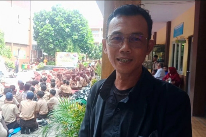 Sementara itu saat ditanya kaitannya para siswa membuat berbagai gaun untuk fashion show dari bahan bekas dan daur ulang, Misbahudin menyatakan bahwa ini berkaitan dengan salah satu tema pada kegiatan tersebut yaitu gaya hidup berkelanjutan.