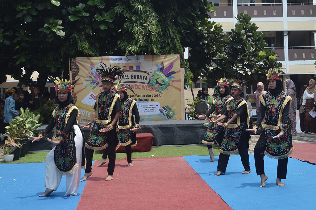 Kepala Sekolah SMP Global Insani School, Misbahudin, menyatakan bahwa gelar karya siswa tersebut merupakan implementasi P5 yang merupakan bagian dari kurikulum merdeka.  