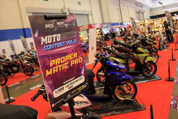 Sejumlah motor dipamerkan dari berbagai merk. Motor listrik pun juga hadir dalam pameran otomotif motor tersebut.