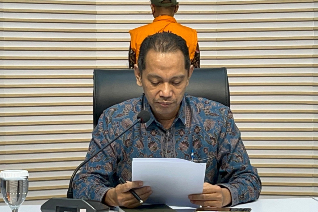 KPK menetapkan tiga tersangka dalam kasus ini yakni mantan pejabat pembuat komitmen (PPK) di Kemenkes Budi Sylvana, Direktur Utama PT Permana Putra Mandiri (PPM) Ahmad Taufik dan Direktur Utama PT Energi Kita Indonesia (EKI) Satrio Wibowo.