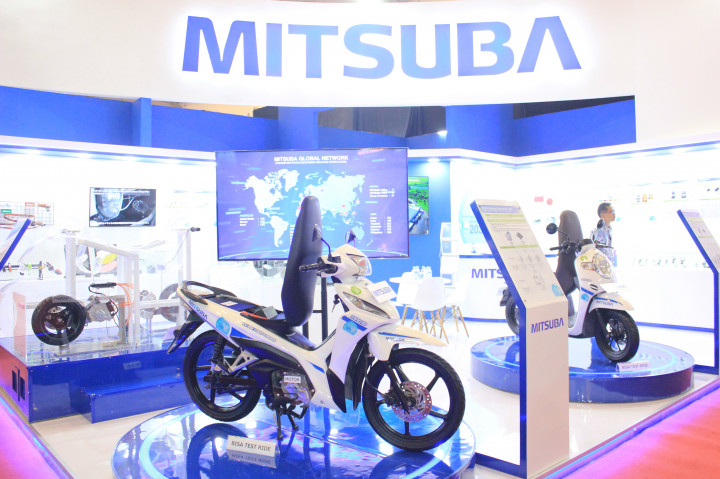 Jika telah lelah berkeliling, IMOS juga memfasilitasi area kuliner luar ruangan yang membentang dari Hall 7 hingga Hall 10 ICE BSD. Pengunjung dapat mencicipi beragam kuliner unik yang ikut serta dalam pameran ini.