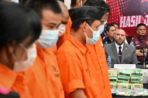 Kabareskrim Polri Komjen Wahyu Widada, dalam konferensi pers di Gedung Bareskrim Polri, Jakarta, Jumat, 1 November 2024, mengungkapkan tiga jaringan narkoba internasional itu adalah jaringan FP (Fredy Pratama) yang beroperasi pada 14 provinsi, jaringan HS yang beroperasi pada lima provinsi, dan jaringan H (Helen) yang beroperasi di Jambi.