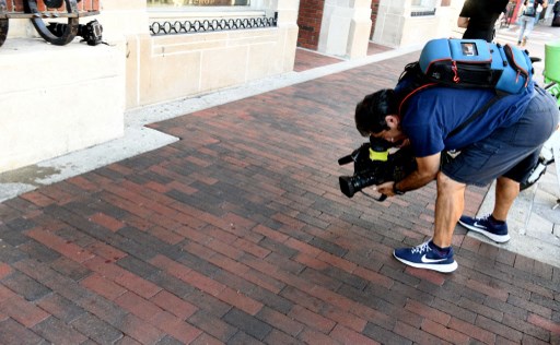 Seorang pria melepaskan tembakan selama perayaan Halloween di jalanan yang menarik ribuan orang berkostum di pusat kota Orlando, Florida, Jumat, 1 November 2024 dini hari waktu setempat, menewaskan sedikitnya dua orang dan melukai tujuh lainnya.