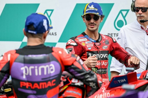 Tak hanya menjadi yang terdepan pada balapan Sprint dan balapan utama akhir pekan ini, sang juara dunia dua kali itu juga memecahkan rekor waktu lap tercepat sirkuit dengan catatan 1 menit 56,337 detik.