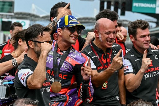 Dengan hasil tersebut, Martin kain dekat dengan gelar juara  tetap dengan 465 poin, unggul 29 poin atas Francesco Bagnaia di peringkat kedua. 