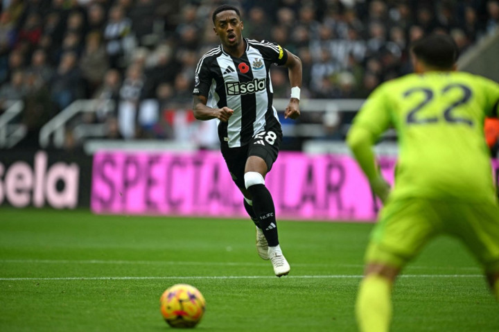 Memasuki babak kedua, Newcastle tetap tampil lebih tajam ketimbang Arsenal dan mereka sempat memiliki peluang lewat tendangan Joe Willock, namun bola dapat diamankan kiper David Raya.