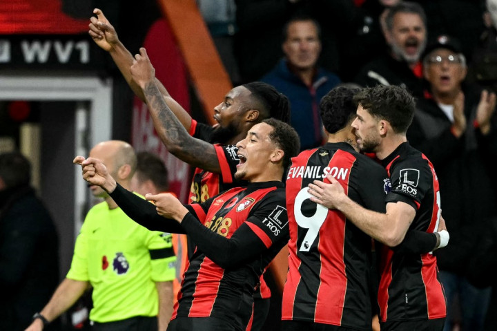 Bournemouth berhasil mendapatkan keunggulan cepat pada menit ke-9 setelah umpan tarik Milos Kerkez dapat dikonversikan menjadi gol oleh Semenyo. Skor berubah menjadi 1-0 untuk keunggulan tuan rumah.